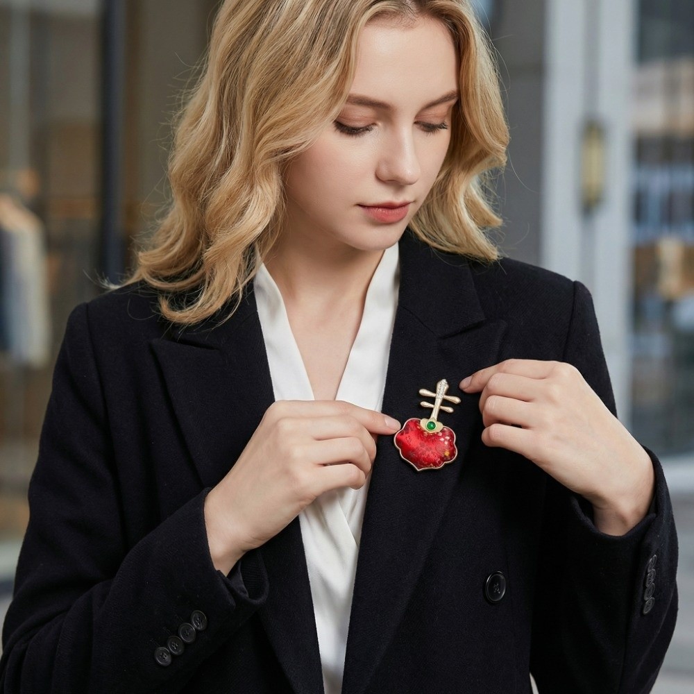 Broche de brocado con diseño d - Song With Musical Instrument reseña y precio