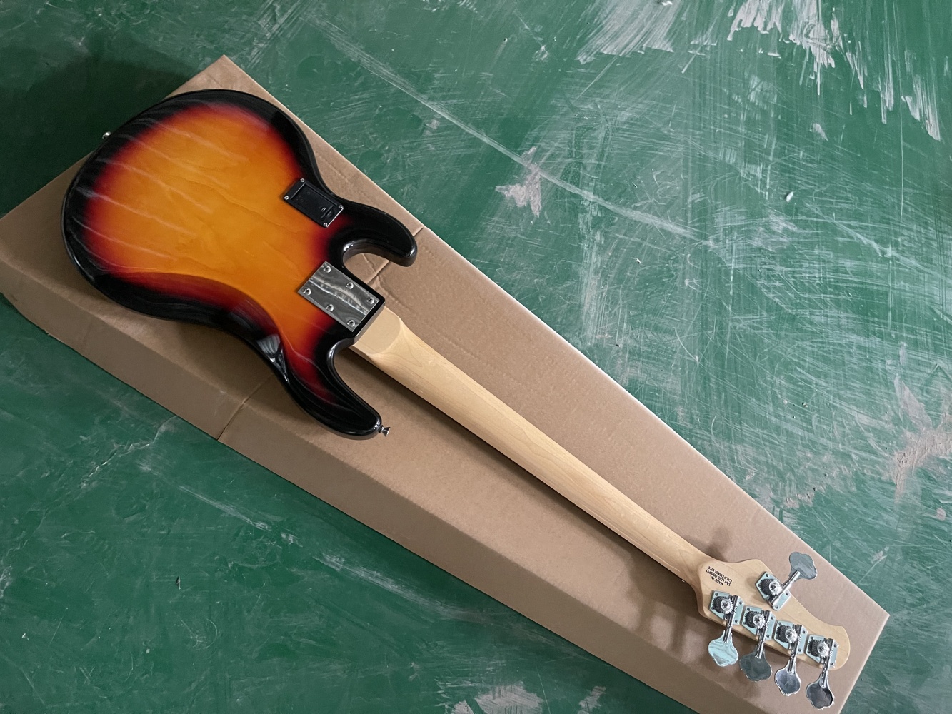 Bajo de 5 cuerdas Sunset, bajo - Bass Guitar Fretless reseña y precio