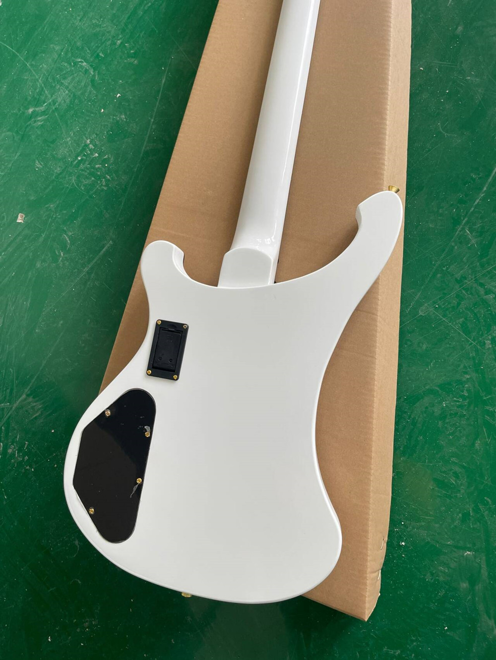 Bajo eléctrico blanco de 4 cue - Bass Guitar Fretless reseña y precio